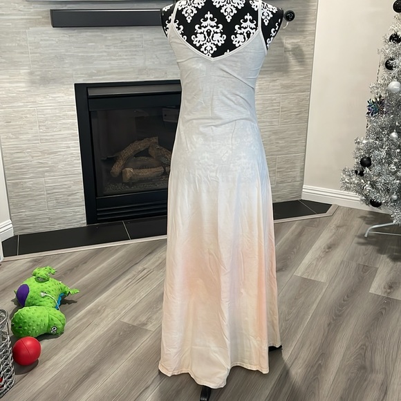 Summer dress with spagetti straps varigated color from cream to peach - Picture 2 of 3